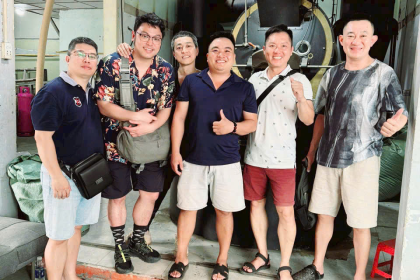 Tiếp đón khách hàng tại kho Hakicoffee