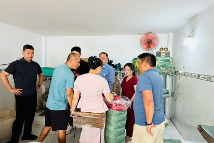 Tiếp đón khách hàng tại kho Hakicoffee