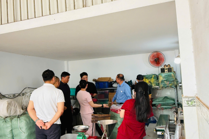 Tiếp đón khách hàng tại kho Hakicoffee